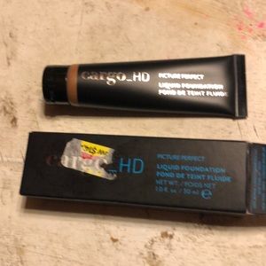 Cargo. Liquid foundation